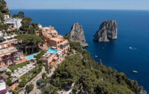 Best luxury hotels in Capri. Amazing hotel and coast view.