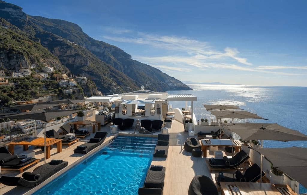 Best luxury hotels in Positano, stuning view from swiming pool to the coast.
