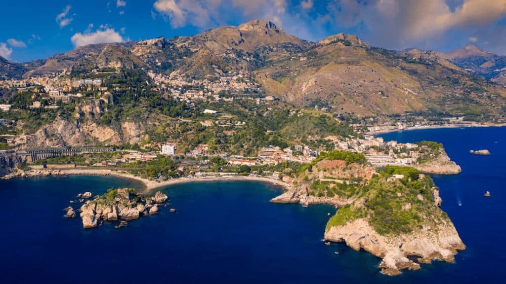 Best Luxury Hotels Taormina vs Syracuse.