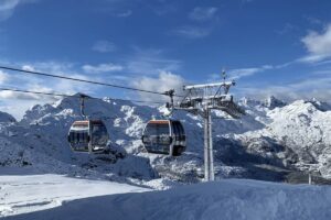 Kranjska Gora vs Vogel Ski Hotels.