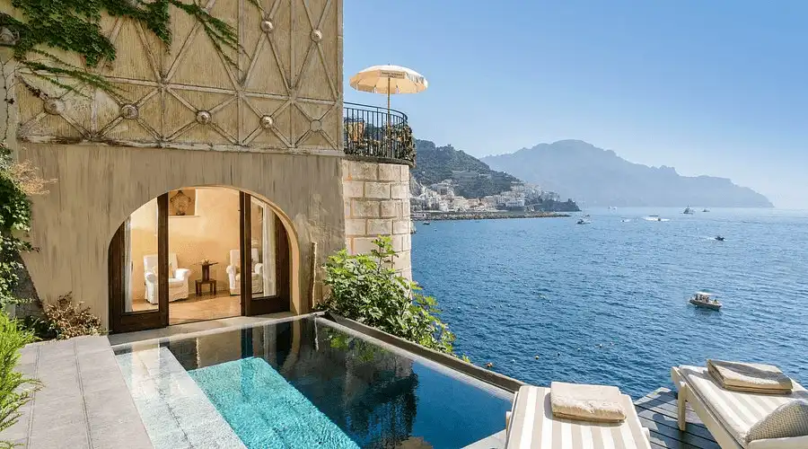 The private infinity pool of a luxury suite at Hotel Santa Caterina Amalfi, a 5-star estate perched on a 60-meter cliff originally built as a Gambardella family villa in 1880, overlooking the Tyrrhenian Sea.